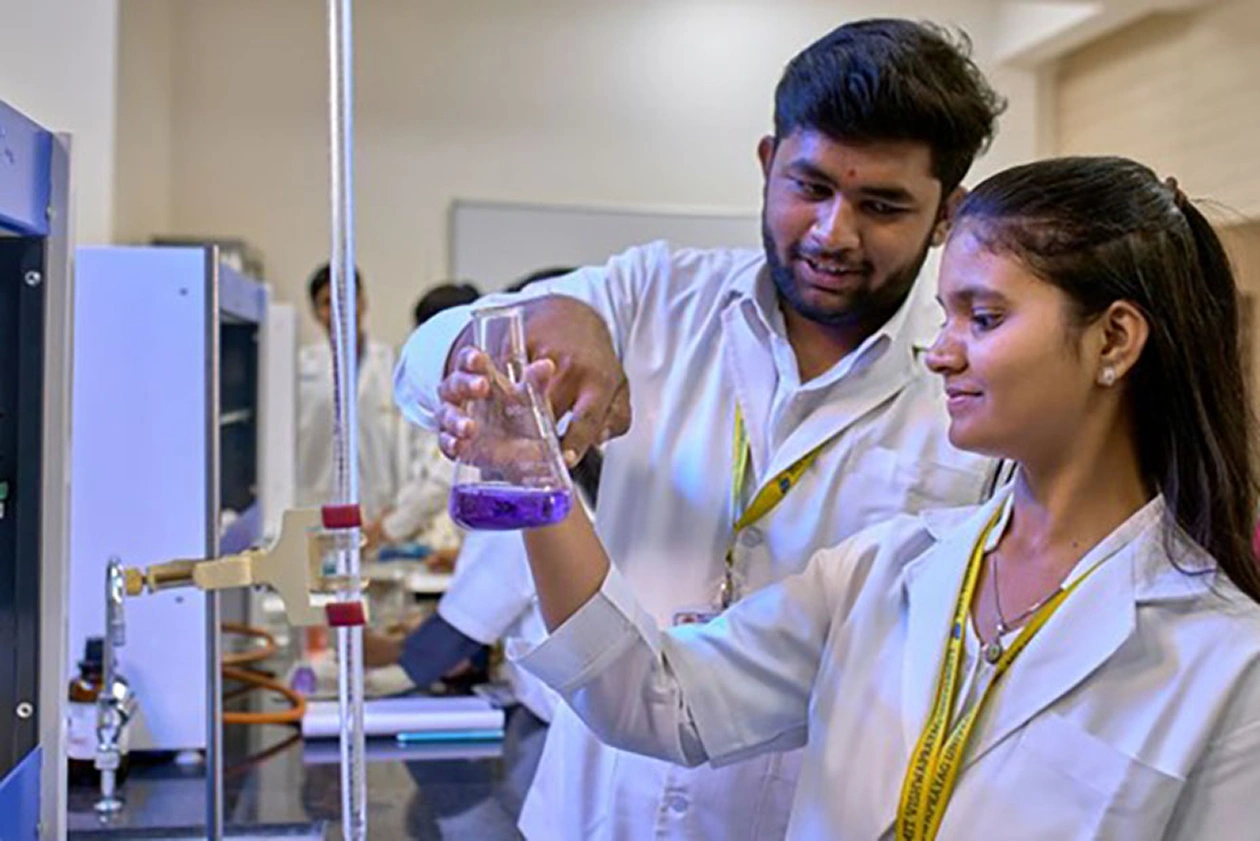 Career Paths After B Pharmacy - MIT Vishwaprayag